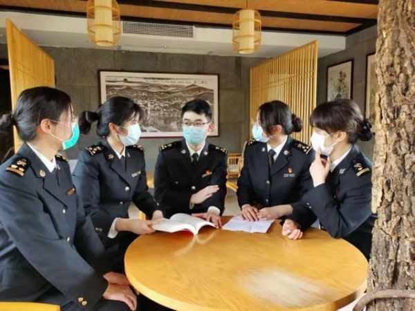 党史学习路上，当“老干部”遇到“小年轻”-19.jpg