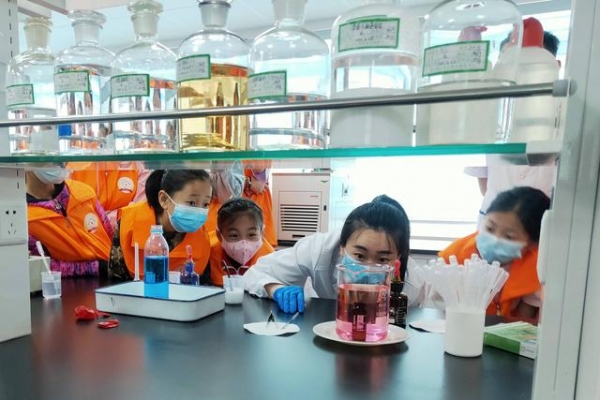 我为青年办件事 筑梦未来暖小屋? 希望小屋走进龙口海关实验室-1.jpg