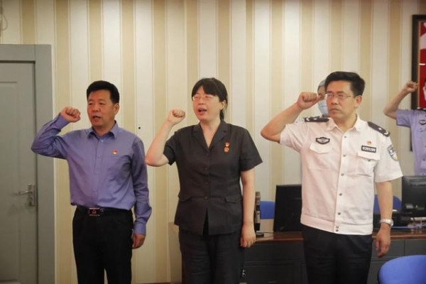 我院第四检察部与天津市第三中级人民法院刑事审判庭、天津新港海关缉私分局党支部联合开展主题党日活动-5.jpg