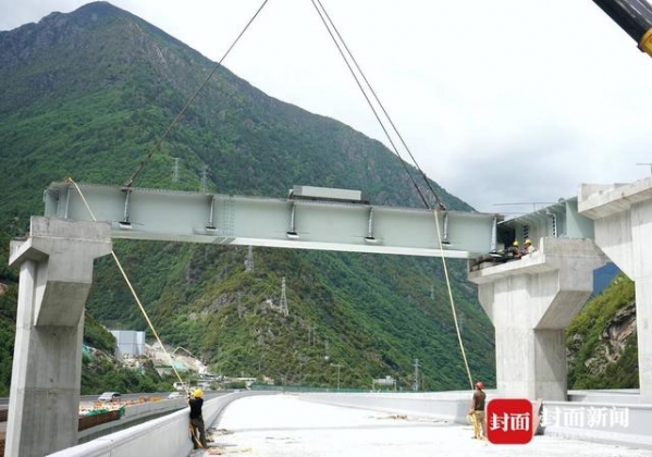 直击雅叶高速四川康定段建设 220米落差的世界进出口高差最大隧道弯成“M”型-6.jpg