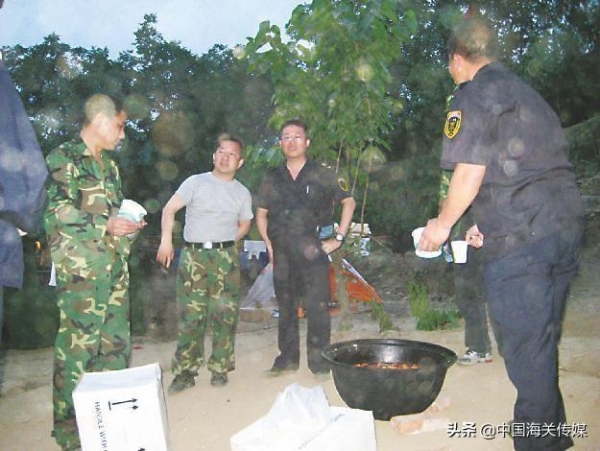 中国海关红色档案故事 | 一支永不撤离的抗震救灾卫生防疫队伍-2.jpg