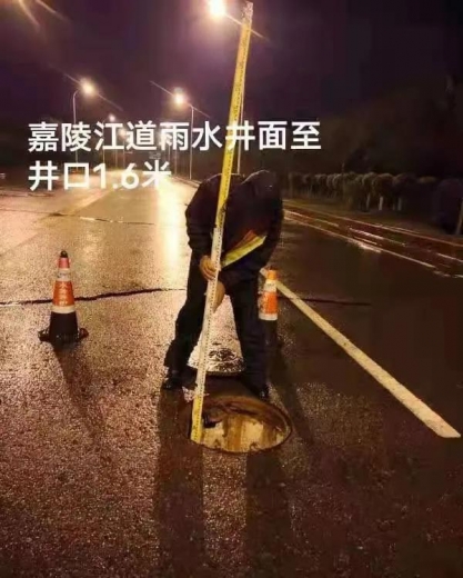 保税区筑牢防线 全力应对强降雨-9.jpg