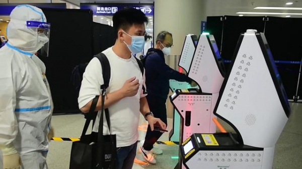 入境旅客从下飞机到完成检疫仅需80分钟！上海海关不断优化流程，筑牢口岸防疫安全屏障-1.jpg