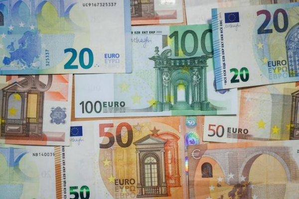 一伙窃贼“钻”入德国海关，偷走650万欧元现金-1.jpg