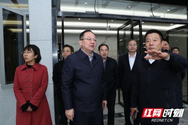 杨懿文调研市外贸服务中心（娄底海关）建设工作-1.jpg
