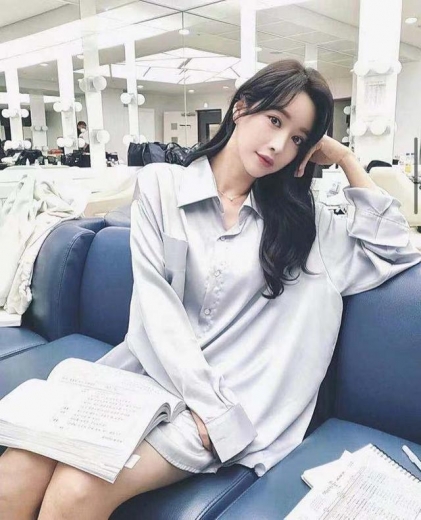 韩国女星为进中国市场整成“网红脸”，被海关要求换证件照-6.jpg