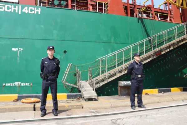 保税港国门“把关人”-14.jpg