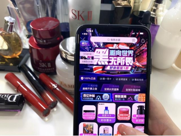 陈妍希空降拼多多直播间，带动黑五“保税仓直发”商品销量暴涨210%-3.jpg