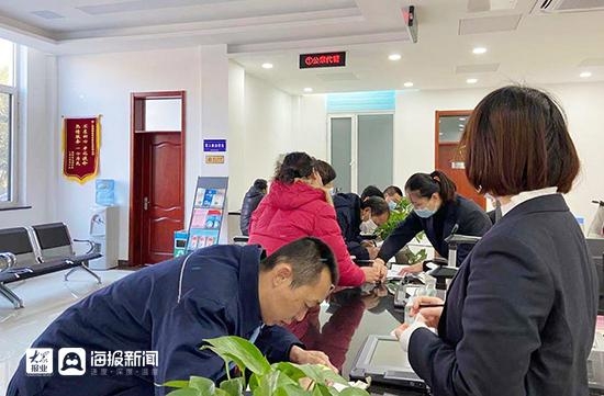 淄博保税物流园区便民服务“暖意”送达，退役军人公交卡全程“帮办”-1.jpg