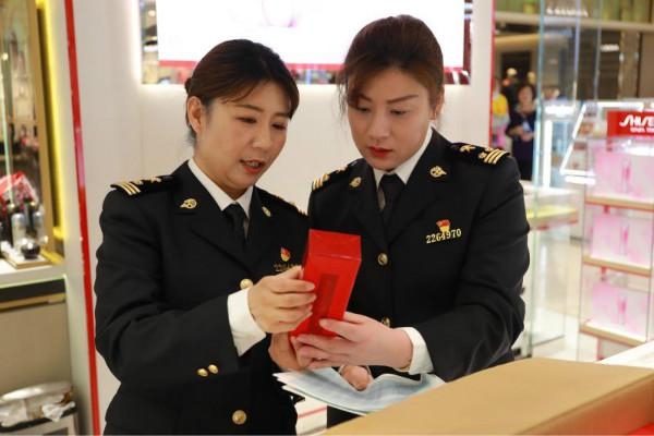 进口化妆品快速通关，海关“两段准入”新模式助力-2.jpg