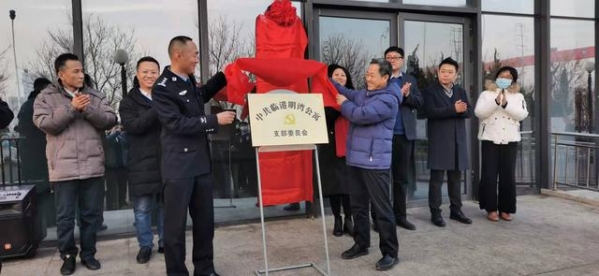 保税区明湾公寓200余名流动党员顺利“回家”-2.jpg