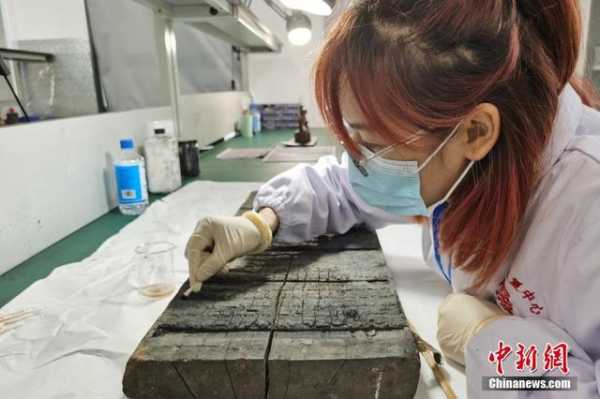 走近保税区里的文物修复师-4.jpg