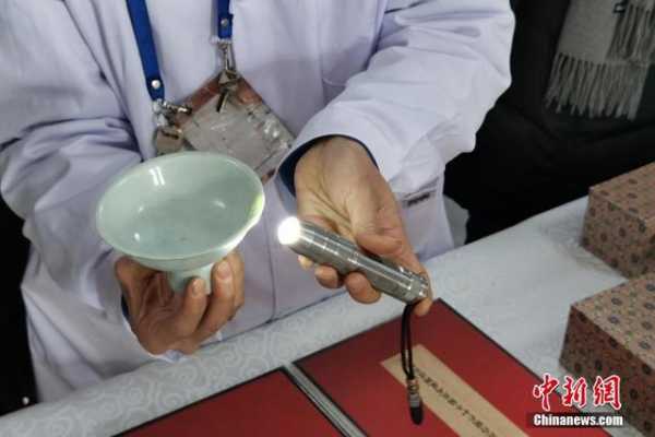 走近保税区里的文物修复师-7.jpg