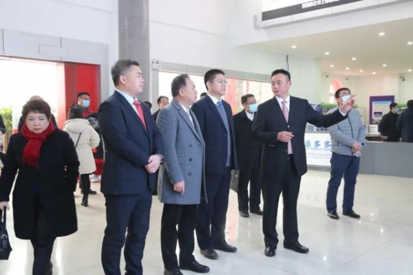 广西自贸试验区崇左片区举行中国—东盟跨境物流基地启动暨中国—东盟智能重卡发车仪式-4.jpg
