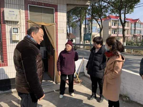 新建村党总支与上海外高桥保税区投资实业有限公司党支部开展党建共建活动，慰问新建村困难村民-6.jpg