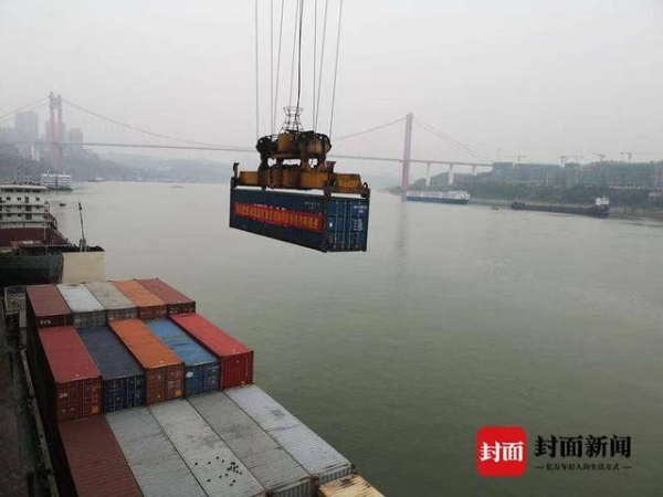 2020年前11个月重庆外贸进出口增长12.1% 总值超2000亿元-1.jpg