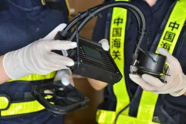 多地海关查获“洋垃圾”-2.jpg