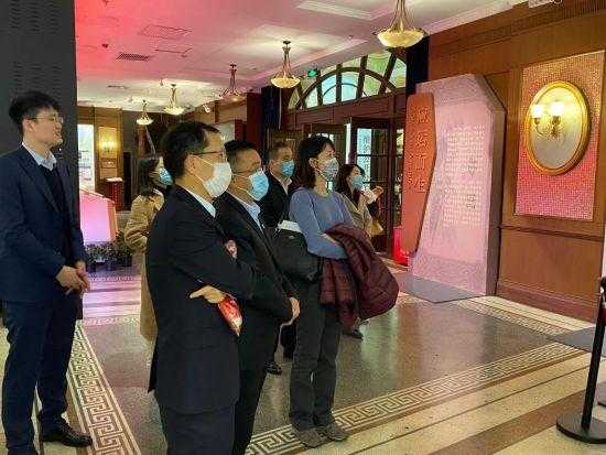 进出口银行上海分行第二党支部主题党日：回顾浦东开发开放三十年-2.jpg