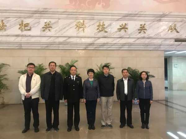 中消会张沁荣理事长一行赴海口海关调研-2.jpg