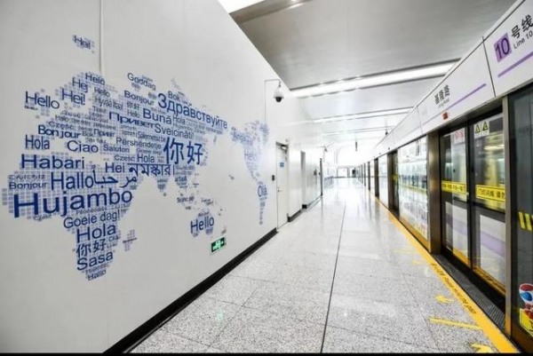 10号线列车驶入新终点站：基隆路站！外高桥保税区进入双地铁时代-5.jpg