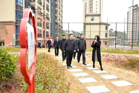 中国银保监会中国进出口银行领导到我县调研-14.jpg