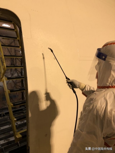 防疫前线直击：极寒天气 海关防疫-2.jpg