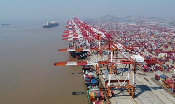 2020年我国外贸进出口总值32.16万亿元 创历史新高丨财经早餐-3.jpg