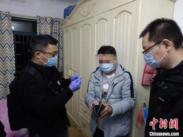 广州海关破获3亿元走私水果案-1.jpg
