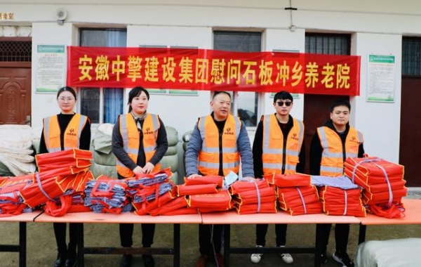 「新闻晚餐」72.3亿元！外贸进出口逆势双增长//100瓶侵权白酒全部扣押-5.jpg