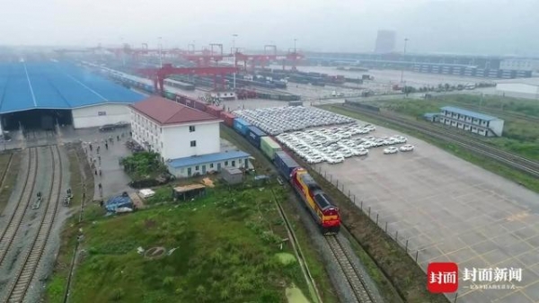 推进“放管服”改革 货物进出口时效再压缩68.32小时和0.39小时 重庆海关2020年成绩单来了-1.jpg