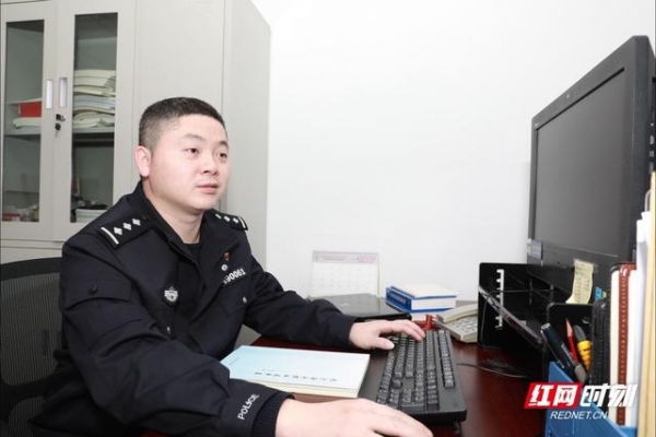 新春走基层｜长沙海关缉私局马刚：就地过年，是对家人的最好守护-1.jpg