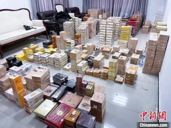 石家庄海关查获涉嫌走私雪茄5.8万支-2.jpg