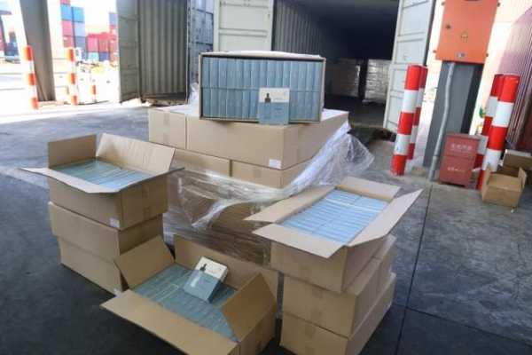 上海外高桥保税区海关查获鱼子酱面膜4290件，含濒危野生动物鲟鱼成分-2.jpg