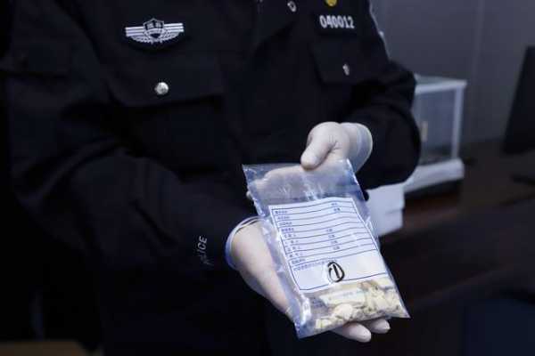 高酬“收发”国际邮包有风险 石家庄海关破获重大走私海洛因毒品案-2.jpg