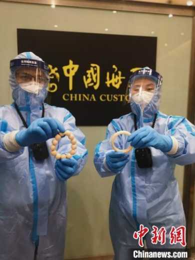 广州海关3天连查4宗旅客违规携带象牙制品入境案-2.jpg