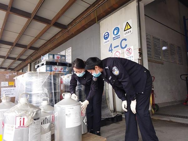 上海海关查获仙人掌籽油50千克-1.jpg