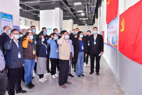 保税区：让党旗在疫苗接种一线高高飘扬-5.jpg