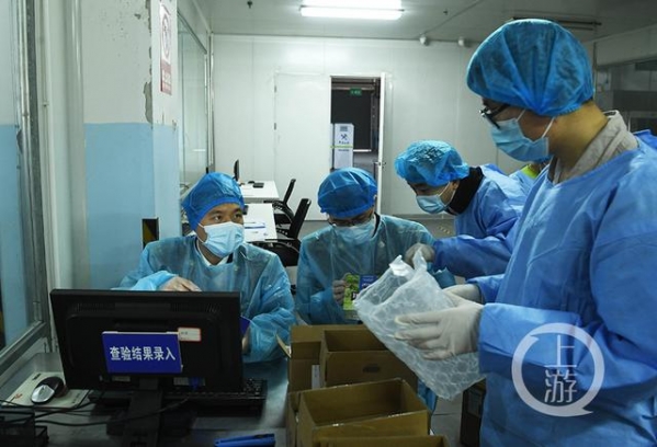“保税仓开放日”邀社区居民走进保税仓了解跨境商品-4.jpg